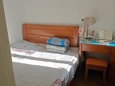 Shot yesterday before leaving my parents’ place—I just love how cozy and clean it is! Hmph!