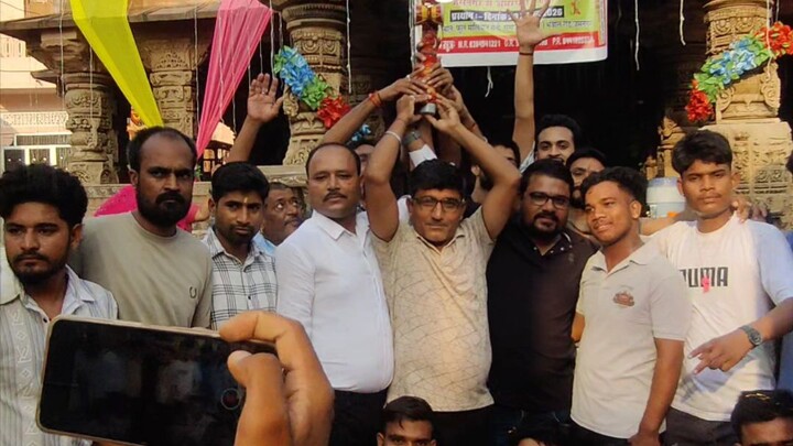 जसनगर में पहली बार डाक कावड़ लेकर पहुंचे युवा, भोलेनाथ के जलाभिषेक से गूंजा शिव मंदिर 🔱🚩