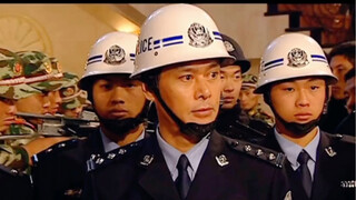 Phim: Thị trưởng đến nhà máy đen để điều tra nhưng bị đánh và chảy máu.