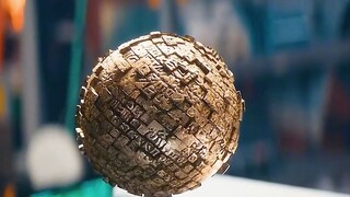 This is a sphere that is moving at high speed. Suddenly, it stops and quickly breaks into countless 