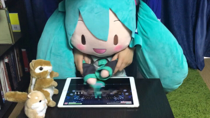 [Music Game]Watch Hatsune Miku Play This Game