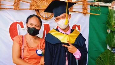 kala mo pag graduate mo tapos na mga problema🥺🥺 Un Pala simola palang nag pagsubok sa buhay