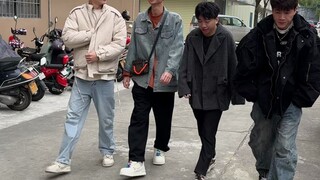当你朋友先到你车旁时。。。