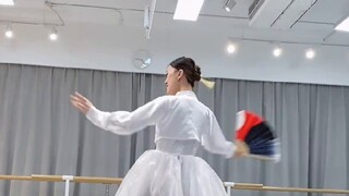 Raja Gajah, musik dan tariannya sangat keren, tarian Korea, Studio Tari Yunqi