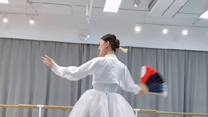 Raja Gajah, musik dan tariannya sangat keren, tarian Korea, Studio Tari Yunqi