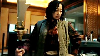 “单手擒关刀，还真敢上啊！”