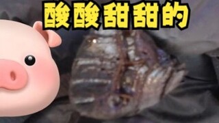 [Li An] Li Lao Ba mencoba bawang putih hitam dan berkomentar: Rasanya benar-benar enak dengan rasa m