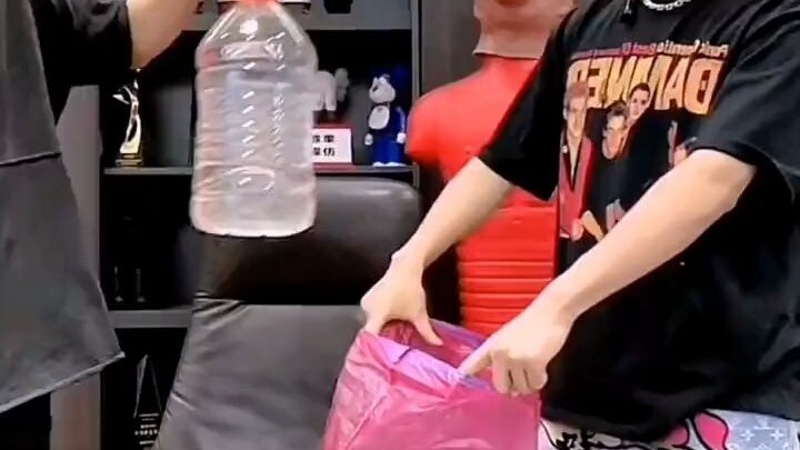 Xiao Yang Ge's livestream selling garbage bags backfires, and the brand is about to lose control wit