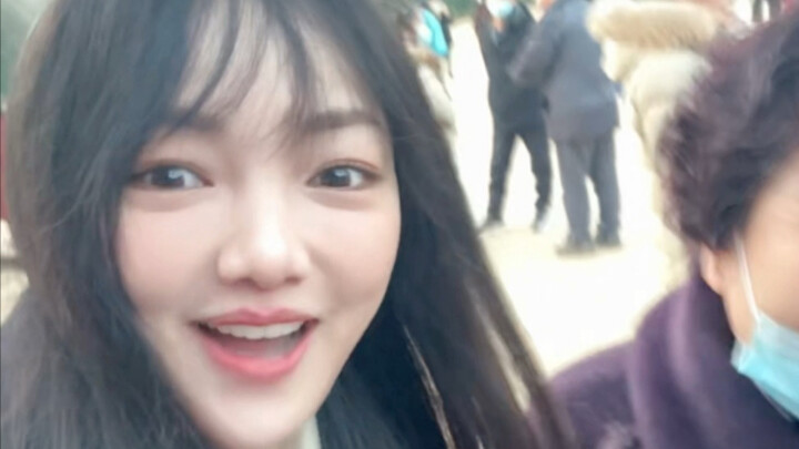 My aunt is going to introduce her son to me.