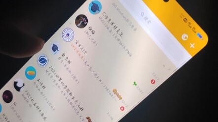 عندما اعترف زميلي في الغرفة بحبه، كان السكن بأكمله في حالة من الضجة!