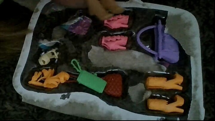 me playing with barbies!!!