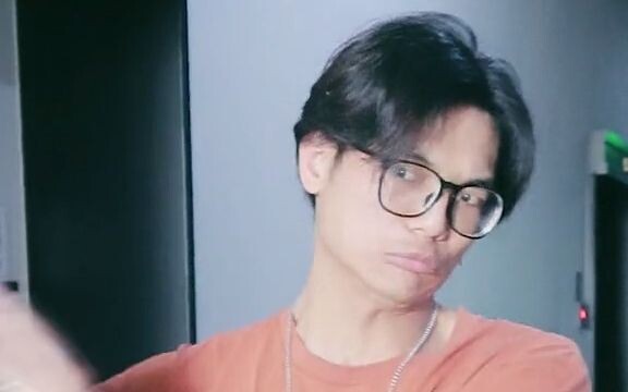 من الآن فصاعدًا، ستعرف كيف تختار عندما تلعب مع الآخرين لتخمين وجه العملة! هيهي!