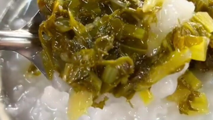 When it comes to the best side dish for plain congee, I’m voting for salted duck eggs with oil!
