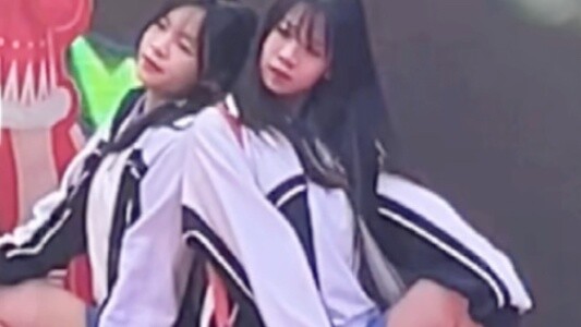 A girl younger than the youngest member of Whale dances for the first time in Shenzhen school unifor