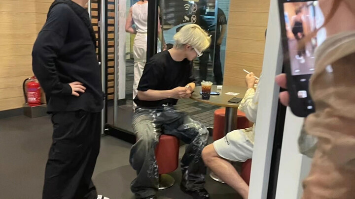 Tổng kết! Một ngày du lịch Macao của mình đã làm những gì! McDonald’s! Lẩu nồi gang! Uống dừa! Nhận 