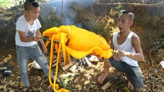 Mực Khổng Lồ Nướng Siêu Cay - Suýt Nữa Cho Chó Ăn Mực Vì Rơi Xuống Đống Lửa