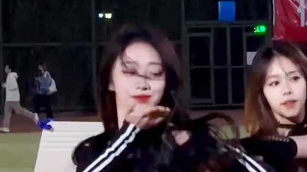 ฉันเห็น Toxic ที่สนามเด็กเล่นของมหาวิทยาลัยเจ้อเจียง