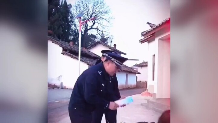 Polisi: Saya merasa tertipu, tapi saya tidak punya bukti - video lucu