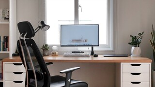 Bàn làm việc tối giản của mình | My Minimalist Desk Setup