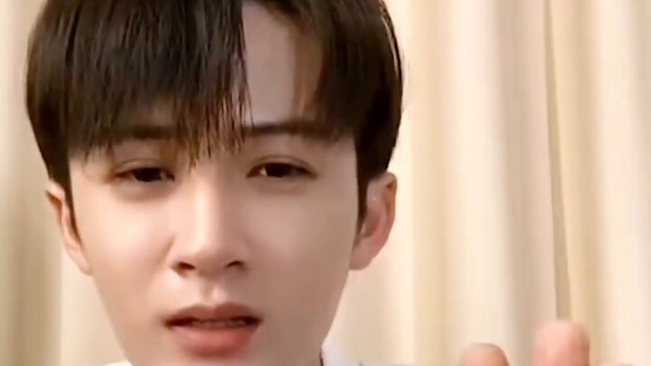 I was laughed to death by Tan Jianci's live broadcast comments. Fans are not allowed to live broadca
