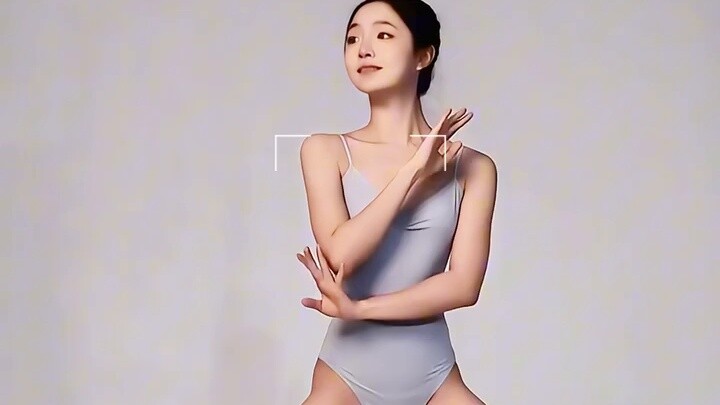 الباليه بالملابس الزرقاء