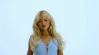 sabrina carpenter love wallpaper