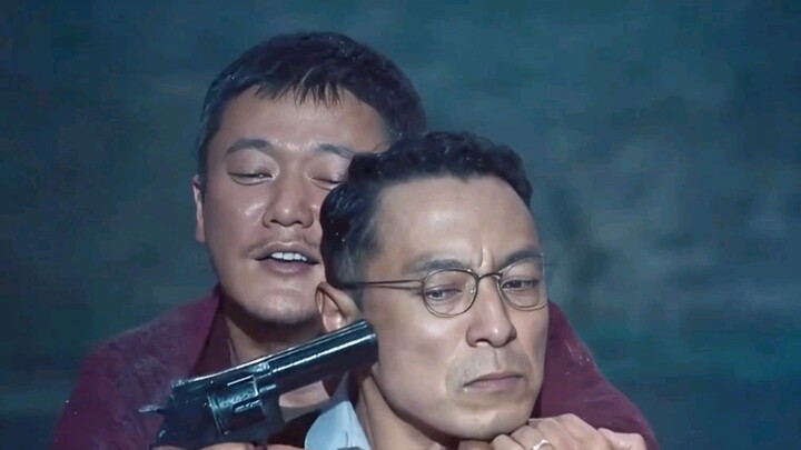 The father sacrificed himself for his child.