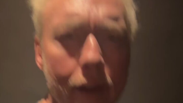 I'm looking at myself!