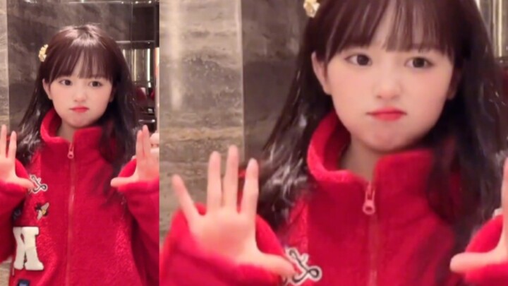 “嘤嘤嘤，这么可爱的小妹妹。一拳下去会哭很久吧”