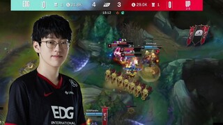 Pha xài chiêu cuối Azir tầm "vũ trụ" của EDG Scout | EDG vs UP