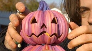 ใช่เขา ใช่เขา แล้วก็ใช่เขาอีก! ครั้งนี้พี่ชายคนน้อยแกะสลักอะไรนะ?