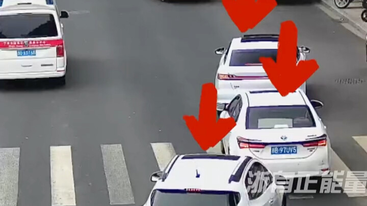 Three private cars run a red light together!!! Traffic cops: No demerit points, no fine—instead, the
