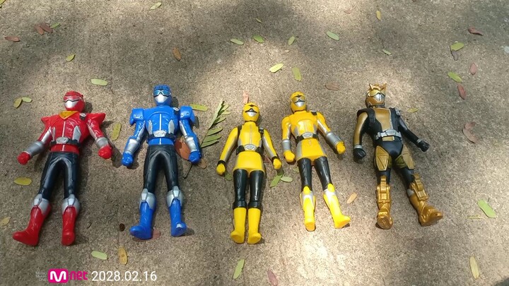 16. 包含 5 個來自特命戰隊 Go-Busters 的軟膠人偶。