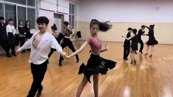 Real shot of Momo's dance practice routine, one minute on stage, ten years off stage