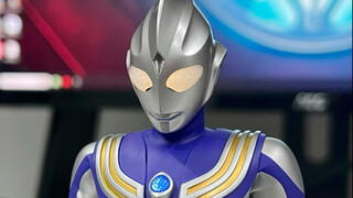 The aerial form of Ultraman Tiga that was obtained super quickly...