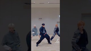 Jungkook And Huening kai,yeonjun Challenge "Standing Next To you" #youtubeshorts #fypシ #shorts #fyp