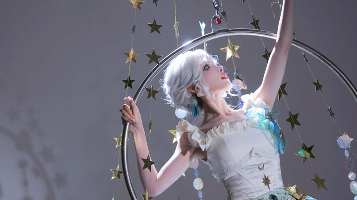 I'm hanging on the rings for the video! ! [Dancing girl cos