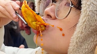 Is there anyone who dares to eat this thing?
