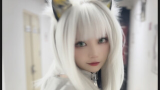 音乐响起，是凯尔希的表演时间