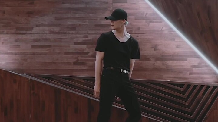 【ASTRO's First in Chinese】ASTRO Moonbin - Knock (Looking for You) Dance Practice in the Practice Roo