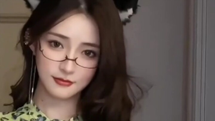 The cross-dressing beauty is here~