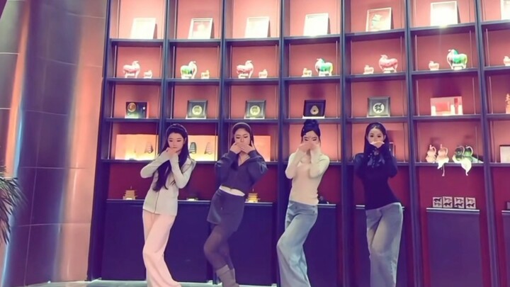 اليوم لا شيء أفعله سوى الاستماع إلى الأغاني في قاعة العروض! مأدبة تشاؤ دو لي