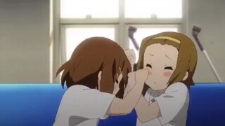 Yui and ritsu like a little cat