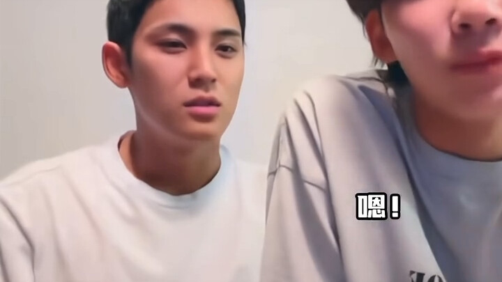Yoon Jeonghan: Jangan lihat aku, aku berdiri di pihak Clara, hahahaha Kim Min-kyu