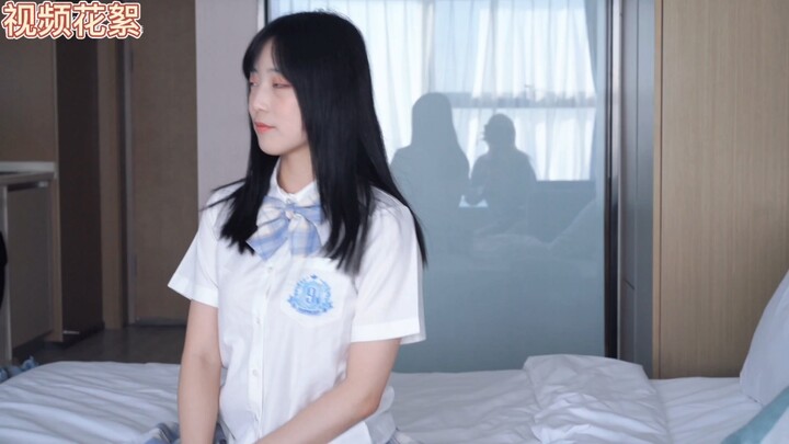 Chụp ảnh chân dung thường ngày với vịt ngồi trong đồng phục học sinh