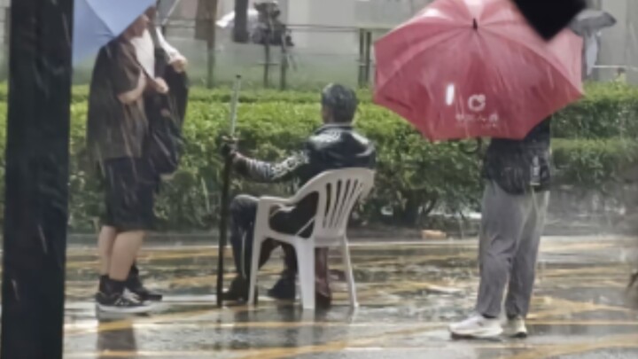 Penyebab kunang-kunang keluar saat hujan telah ditemukan