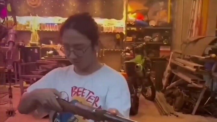 Mari, Ayah, pistol!
