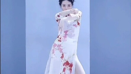 A collection of highly fluent Ni Shui Han custom dances