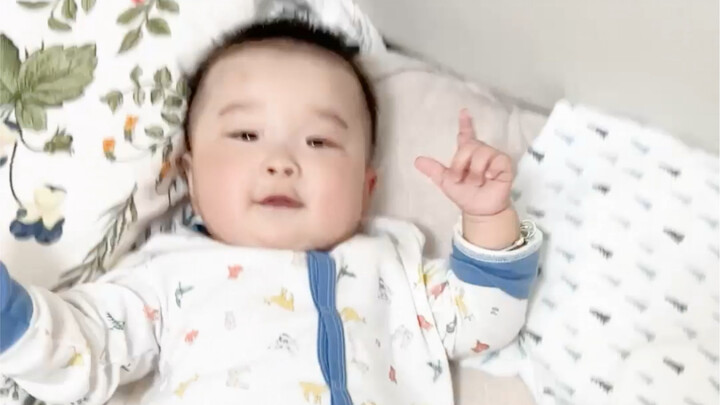 أشكّ أنك كنت تركلني هكذا من داخل بطني طوال الوقت!