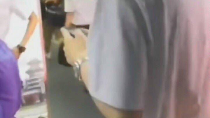 [Bojun Yixiao] สนามบินสำหรับสองคน! ฉันส่งสัญญาณให้ผู้ช่วยยื่นขนมให้น้องชาย มันหวานมาก ฉันมองย้อนกลับ